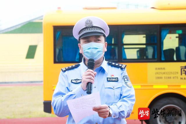 校車發(fā)生交通事故，并引發(fā)自燃？原是多部門聯(lián)合開展校車突發(fā)事故應(yīng)急演練