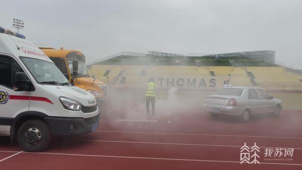保障校車安全 南京江北新區(qū)警方走進(jìn)校園應(yīng)急演練 保障校車安全 南京江北新區(qū)警方走進(jìn)校園應(yīng)急演練