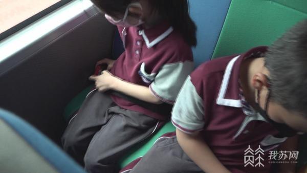 保障校車安全 南京江北新區(qū)警方走進(jìn)校園應(yīng)急演練 保障校車安全 南京江北新區(qū)警方走進(jìn)校園應(yīng)急演練