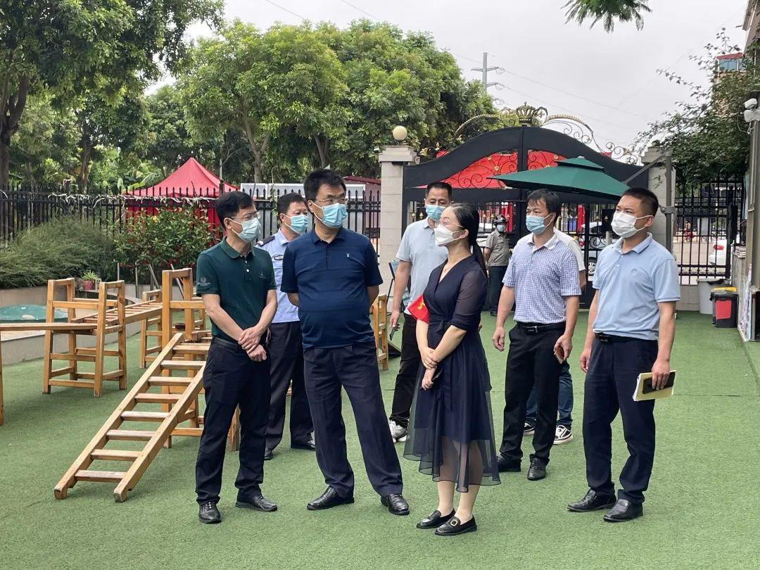 仙游教育·每日一圖|黃朝陽帶隊(duì)檢查幼兒園校車安全管理工作 仙游教育·每日一圖|黃朝陽帶隊(duì)檢查幼兒園校車安全管理工作