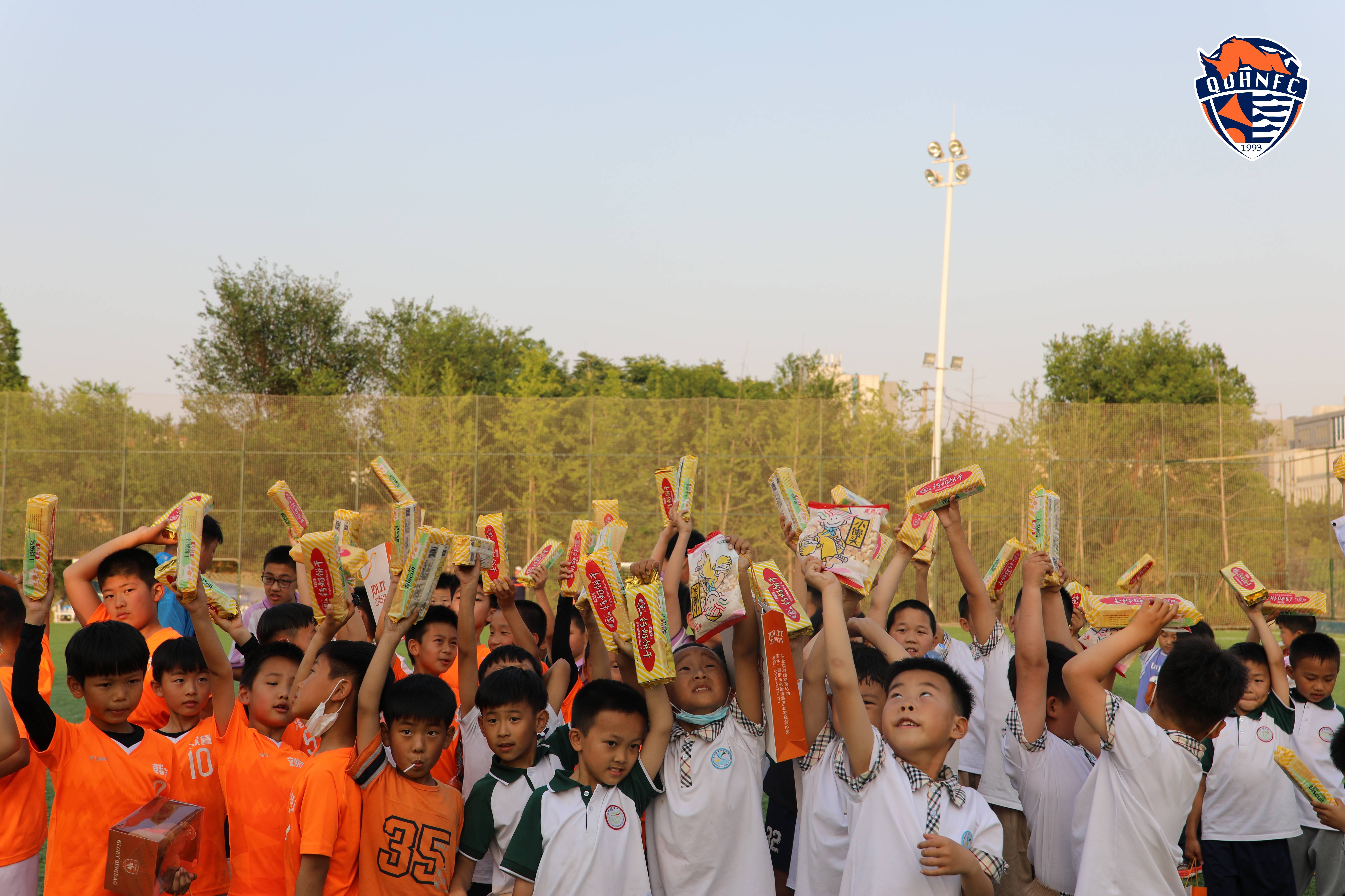 童心共筑足球夢！海牛舉辦“溫馨校車杯”六一節(jié)足球趣味活動