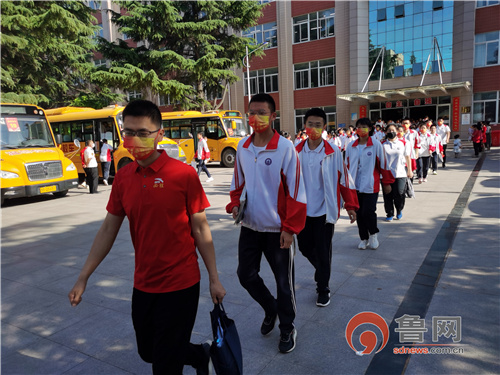 萊西:交運(yùn)為2500名高考生提供交通保障 萊西:交運(yùn)為2500名高考生提供交通保障