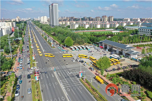 萊西:交運(yùn)為2500名高考生提供交通保障 萊西:交運(yùn)為2500名高考生提供交通保障