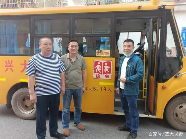 鄂州大興聯運推出“黨員示范車”，打造靚麗的城市風景線