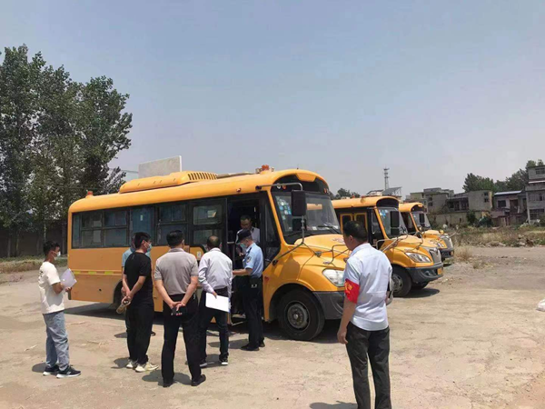 渦陽縣石弓派出所開展校車檢查 保障學(xué)生出行安全 2.png