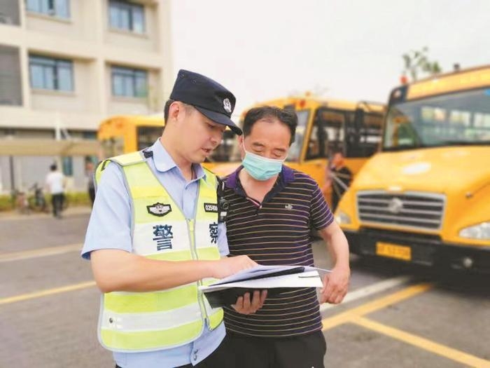 開展校車安全檢查 筑牢安全防線