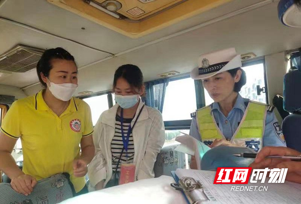 全域文明創(chuàng)建在行動(dòng)丨鳳凰縣:校車辦組織部門聯(lián)合開展校園周邊交通問題頑瘴痼疾整治行動(dòng) 為學(xué)生出行保駕護(hù)航 微信圖片_20220615114649_副本.jpg