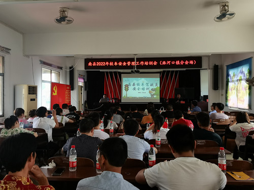 【益陽(yáng)】南縣:管好校車(chē)要明責(zé) 擰緊校車(chē)“安全閥“ 圖片