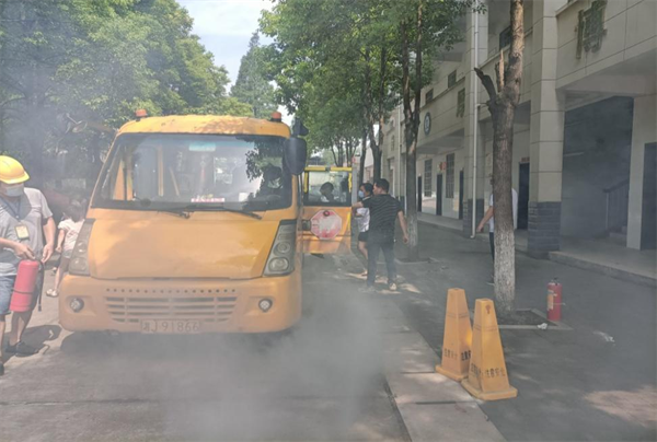 深柳鎮(zhèn)開展校車應急疏散演練活動/ 圖片2.png