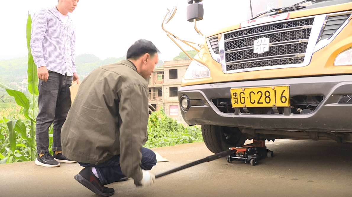【安全生產(chǎn)月】普定:校車檢修進(jìn)學(xué)校 保障學(xué)生安全出行 【安全生產(chǎn)月】普定:校車檢修進(jìn)學(xué)校 保障學(xué)生安全出行