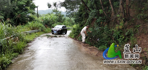 田心學(xué)校開展校車線路隱患排查/ 5dad1dbd3987079f81b61fb07d86d9af.jpg