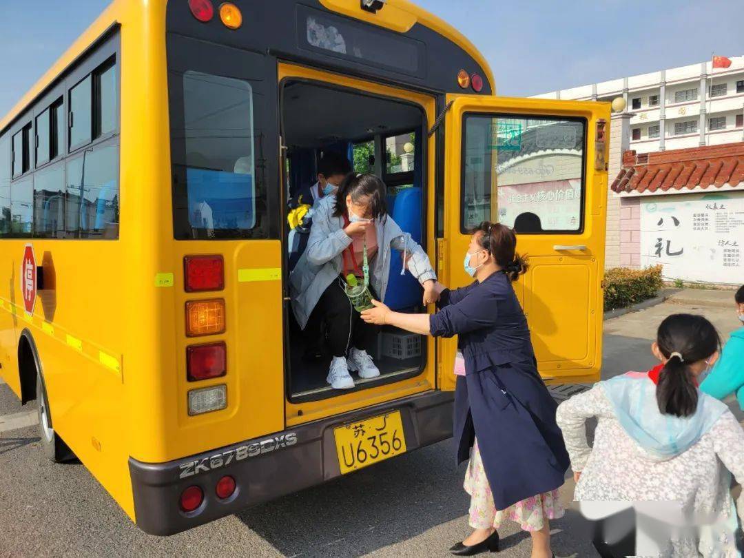 校車安全伴我行 應急演練筑防線 校車安全伴我行 應急演練筑防線