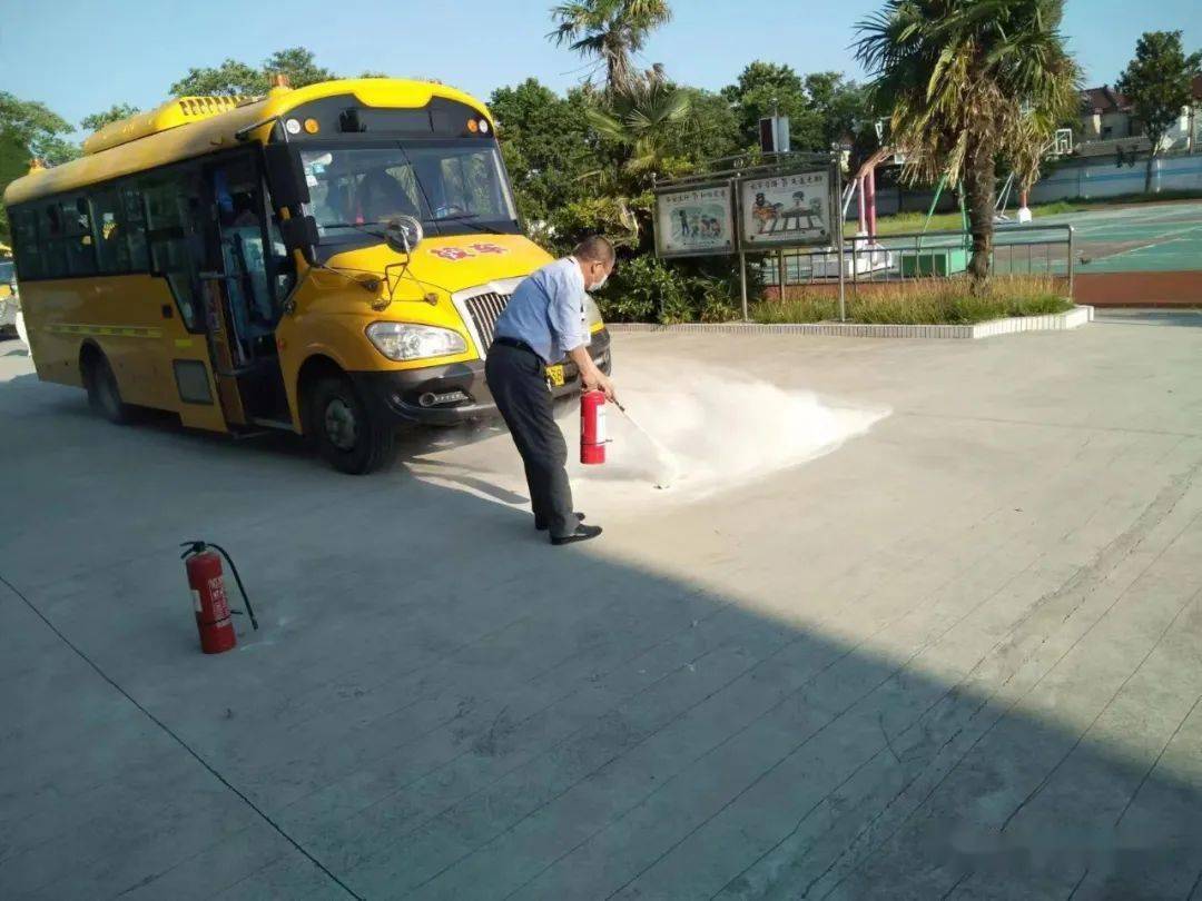 校車安全伴我行 應急演練筑防線 校車安全伴我行 應急演練筑防線
