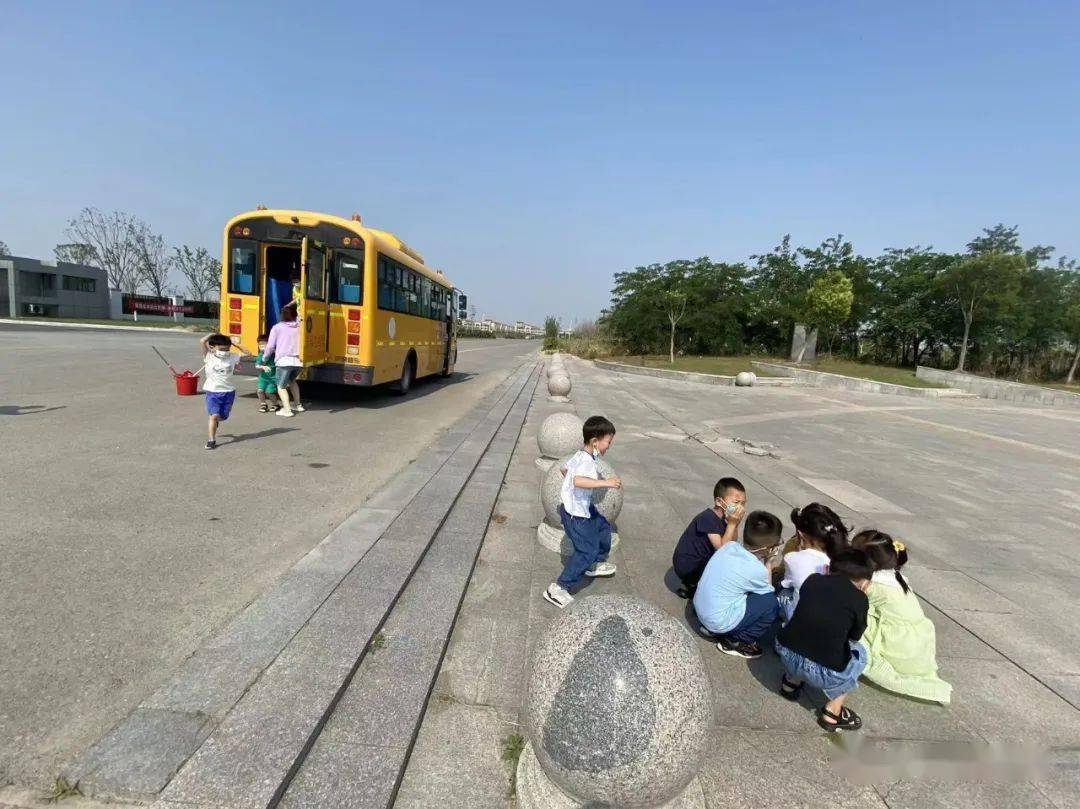 校車安全伴我行 應急演練筑防線 校車安全伴我行 應急演練筑防線