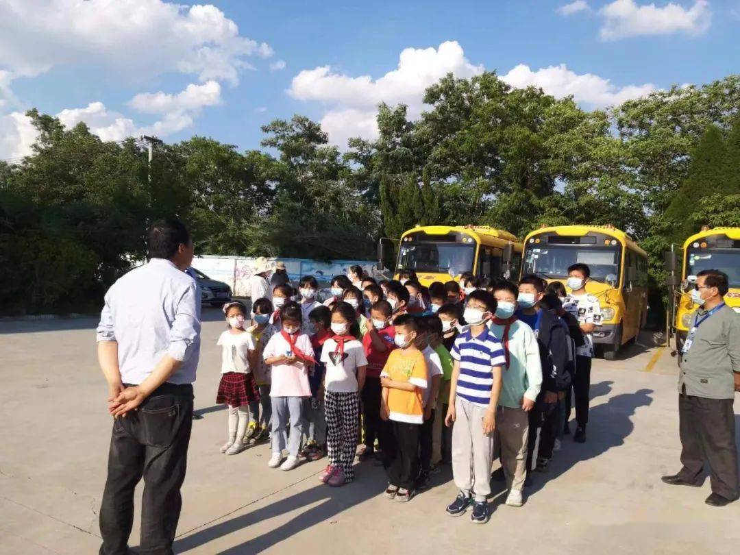 校車安全伴我行 應急演練筑防線 校車安全伴我行 應急演練筑防線