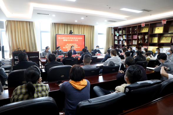 觀山湖區(qū):專項(xiàng)整治非法營(yíng)運(yùn) 為幼兒園學(xué)生撐起交通安全“保護(hù)傘” 觀山湖區(qū):專項(xiàng)整治非法營(yíng)運(yùn) 為幼兒園學(xué)生撐起交通安全“保護(hù)傘”