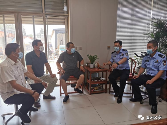 晉州市公安局交警大隊(duì)開展幼兒園校車夏季安全大檢查/ 圖片