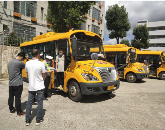 確保學(xué)生上下學(xué)交通安全！連州多部門聯(lián)合開展校車安全專項檢查