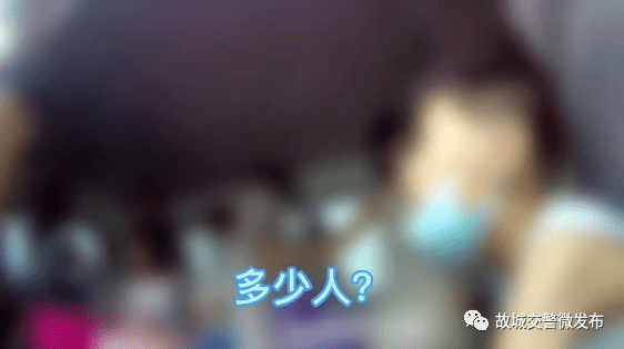 衡水1黑校車超載拉了一車孩子，連校車標(biāo)牌都沒(méi)有！