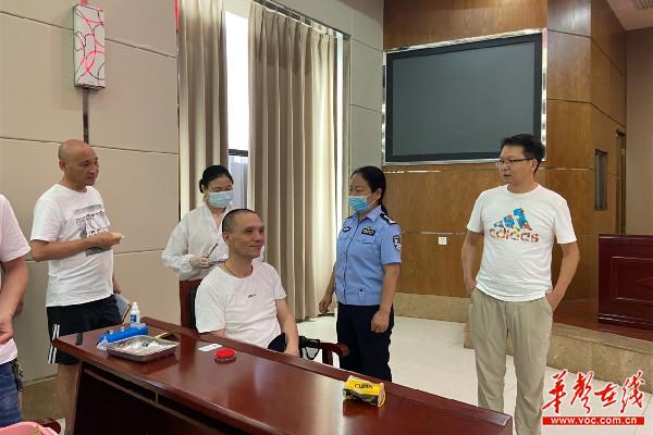 衡陽(yáng)高新區(qū)開(kāi)展校車(chē)駕駛員禁毒知識(shí)培訓(xùn)暨涉毒毛發(fā)檢測(cè)篩查工作/ 15.4.jpg