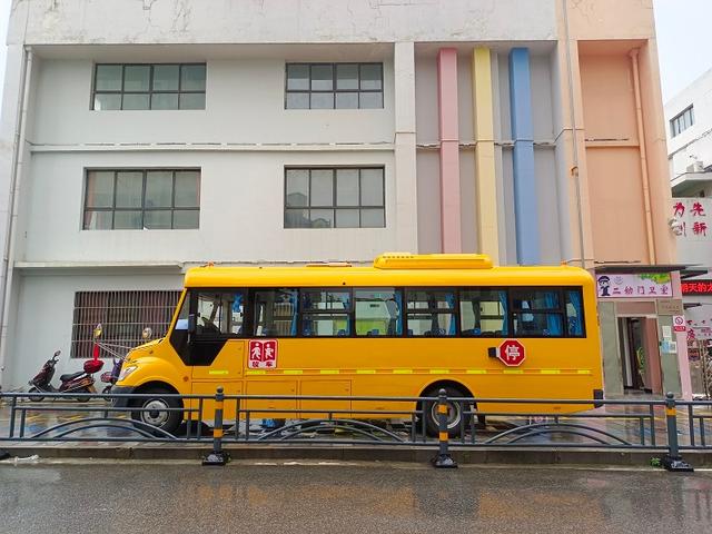 「二幼」我們有新校車了 「二幼」我們有新校車了