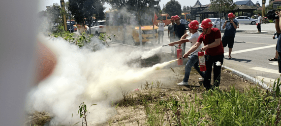 澧縣校車(chē)公司強(qiáng)化“安全生產(chǎn)月”開(kāi)展救援演練活動(dòng) 澧縣校車(chē)公司強(qiáng)化“安全生產(chǎn)月”開(kāi)展救援演練活動(dòng)