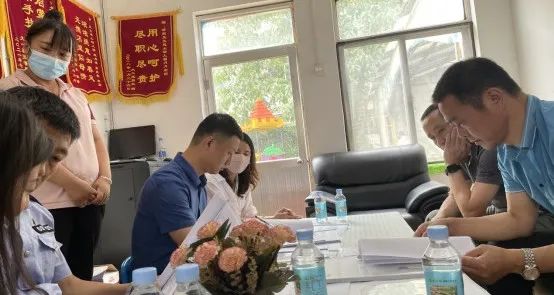 督導(dǎo)組走進(jìn)高新校園，對(duì)校車安全進(jìn)行專項(xiàng)檢查