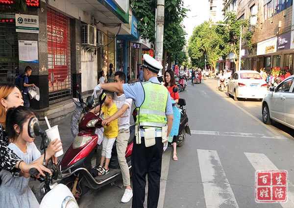 射洪公安交警大隊(duì)多措施開(kāi)展校車安全專項(xiàng)治理行動(dòng)/ 射洪公安交警大隊(duì)多措施開(kāi)展校車安全專項(xiàng)治理行動(dòng)