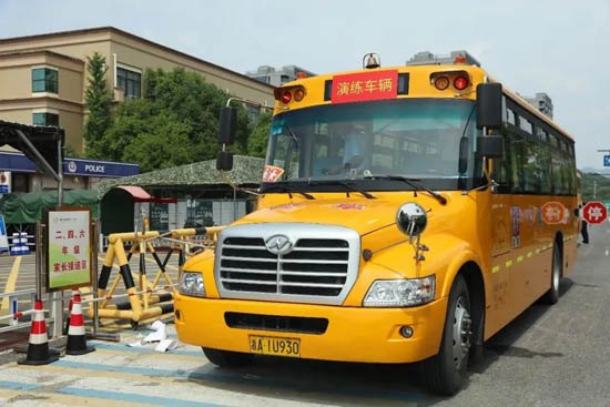 蕭山浦陽鎮(zhèn)中心小學(xué)開展校車突發(fā)情況應(yīng)急疏散演練