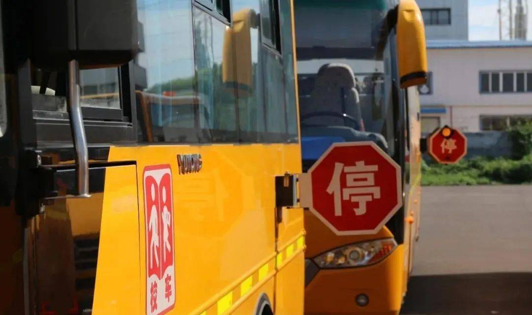 邵陽：不禮讓校車，這輛車被曝光！