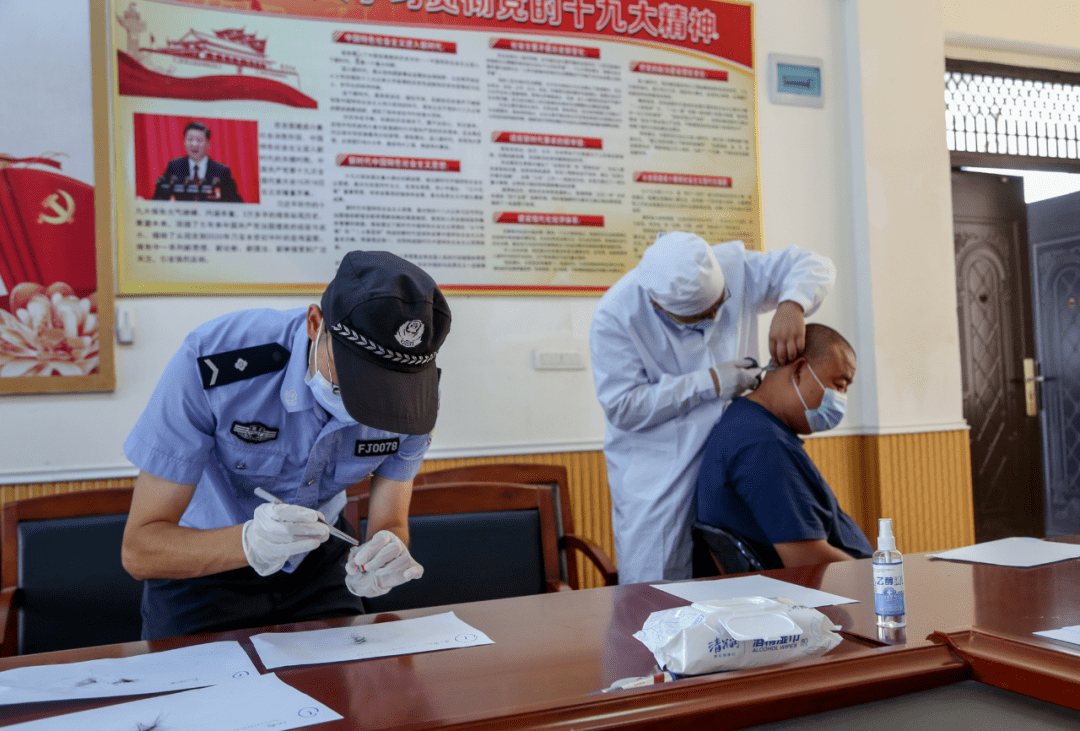 嚴(yán)查“毒駕”，京山擰緊 “平安校車”的螺絲釘