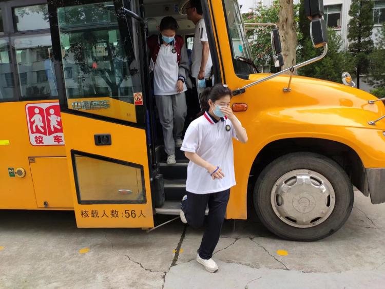 桓臺縣唐山鎮(zhèn)中學(xué)開展校車事故應(yīng)急疏散演練