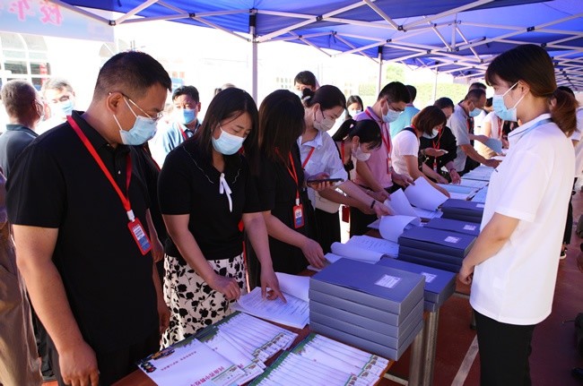 鄭州市校車安全管理工作現(xiàn)場觀摩暨經(jīng)驗交流會召開/ 鄭州市校車安全管理工作現(xiàn)場觀摩暨經(jīng)驗交流會召開