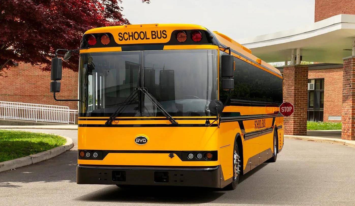 比亞迪打造的洛杉磯校車，外觀很霸氣，續(xù)航250公里，84座