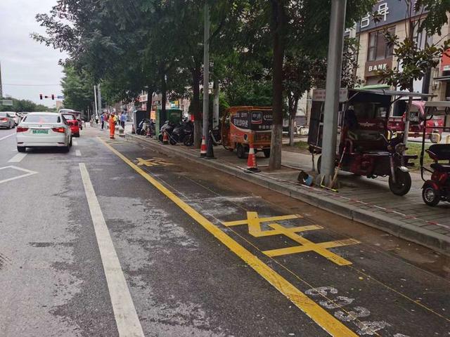 我為群眾辦實(shí)事|西安雁塔交警:用“小車位”解決“大問(wèn)題” 我為群眾辦實(shí)事|西安雁塔交警:用“小車位”解決“大問(wèn)題”