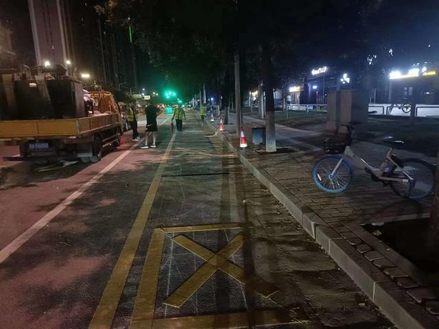 我為群眾辦實(shí)事|西安雁塔交警:用“小車位”解決“大問(wèn)題” 我為群眾辦實(shí)事|西安雁塔交警:用“小車位”解決“大問(wèn)題”