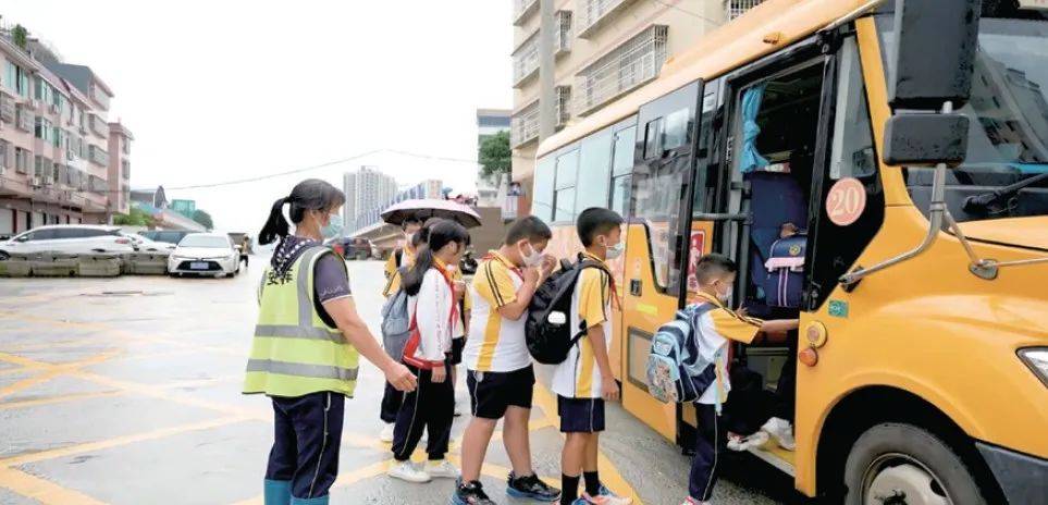 宇通校車進(jìn)山村：連通大山的連心校車