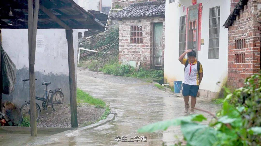 宇通校車進(jìn)山村：連通大山的連心校車