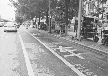 在學(xué)校密集區(qū)域設(shè)立校車(chē)專用停放車(chē)位/ 在學(xué)校密集區(qū)域設(shè)立校車(chē)專用停放車(chē)位