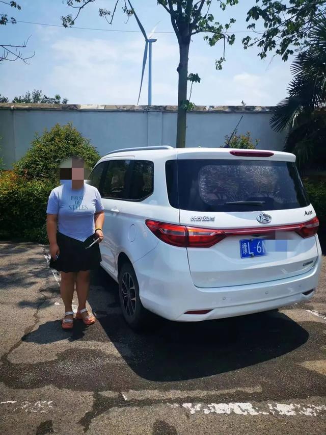 夏季整治百日行動丨“黑校車”超員上路，舞陽交警嚴(yán)查嚴(yán)懲，絕不姑息！