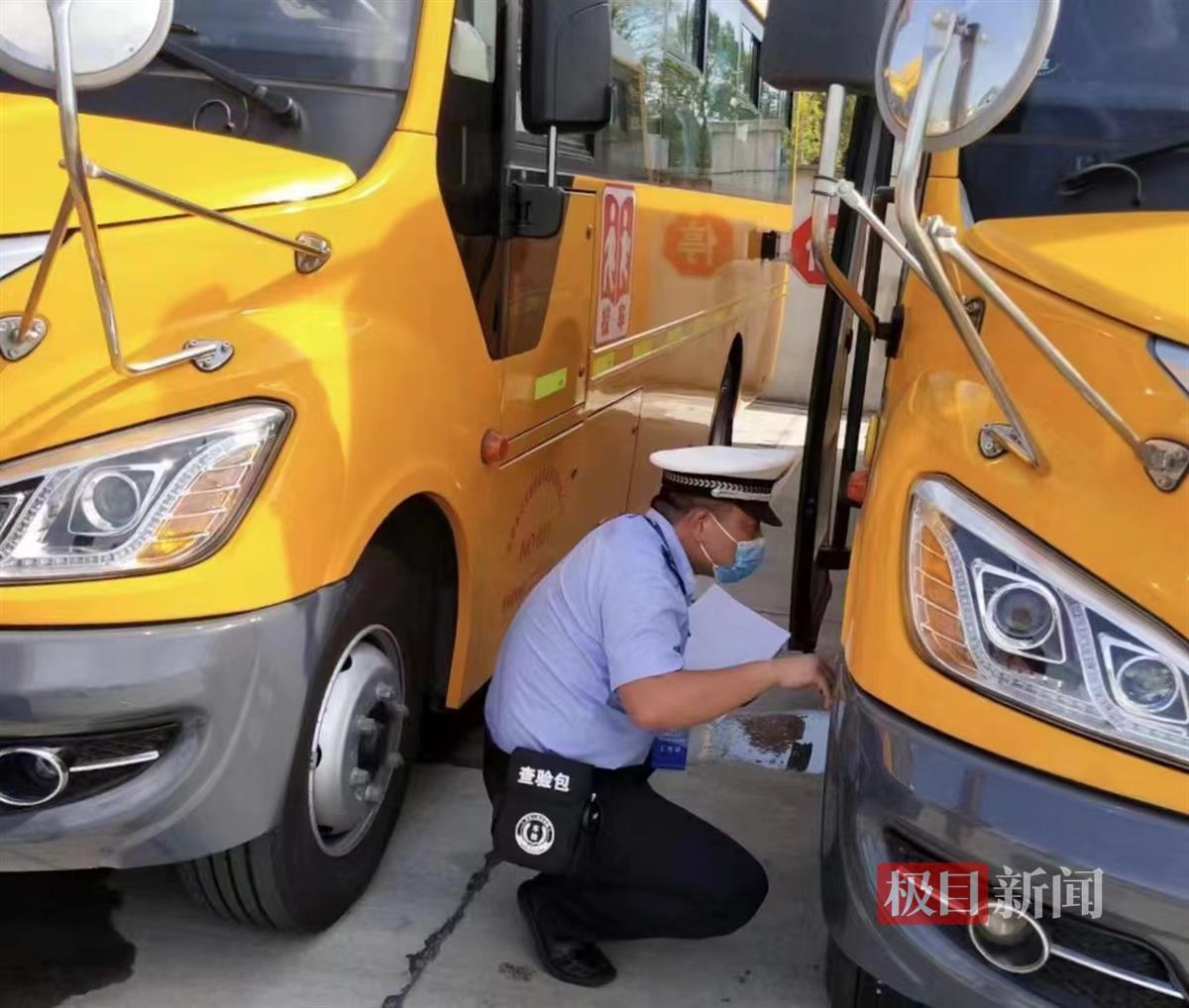 開學(xué)季校車“大體檢”，赤壁交警為學(xué)生安全護(hù)航