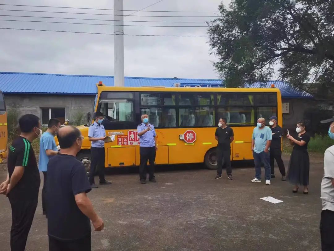 護(hù)航開學(xué)季 | 經(jīng)開大隊(duì)開展校車安全大檢查 護(hù)航開學(xué)季 | 經(jīng)開大隊(duì)開展校車安全大檢查