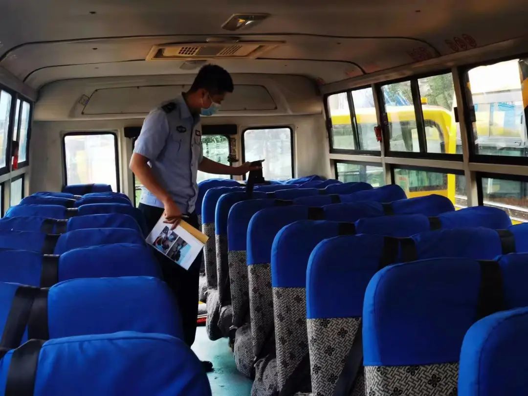 護(hù)航開學(xué)季 | 經(jīng)開大隊(duì)開展校車安全大檢查 護(hù)航開學(xué)季 | 經(jīng)開大隊(duì)開展校車安全大檢查