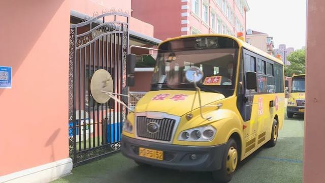 時隔半年再出發(fā)，普陀交警開展校車安全檢查確保學(xué)生出行平安