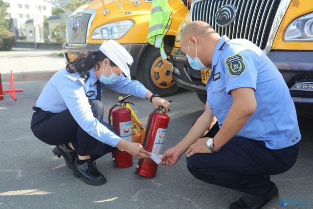 甘州公安交警：開學(xué)季走進(jìn)校車公司開展安全宣講，筑牢學(xué)生平安上學(xué)路
