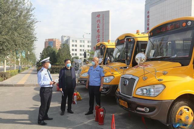 甘州公安交警：開學(xué)季走進(jìn)校車公司開展安全宣講，筑牢學(xué)生平安上學(xué)路