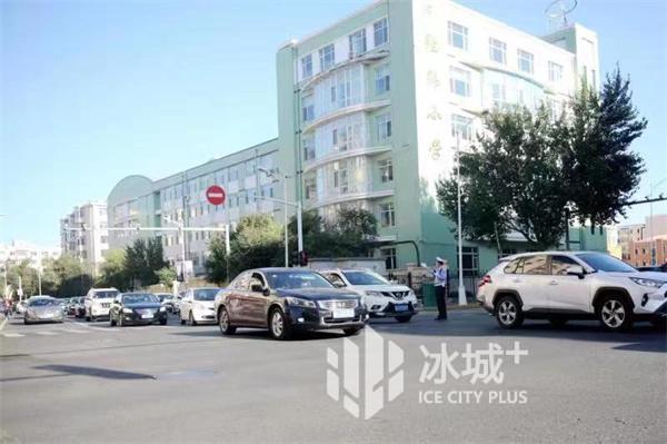 接送孩子咋停車？“校園周邊停車提示”來了