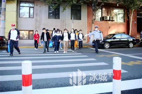 接送孩子咋停車？“校園周邊停車提示”來了