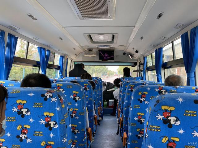 江夏又一街道開通校車“校車爸爸”和女兒同上學(xué)