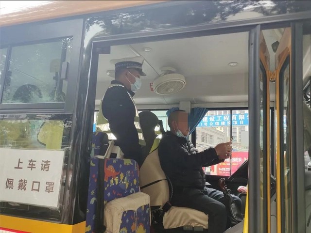 嚴把校車安全關(guān) 護航平安上學路